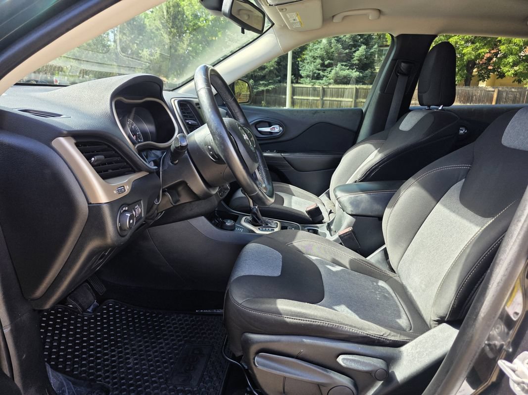 Used 2014 Jeep Cherokee Latitude w/ Cold Weather Group AWD/4WD image 15