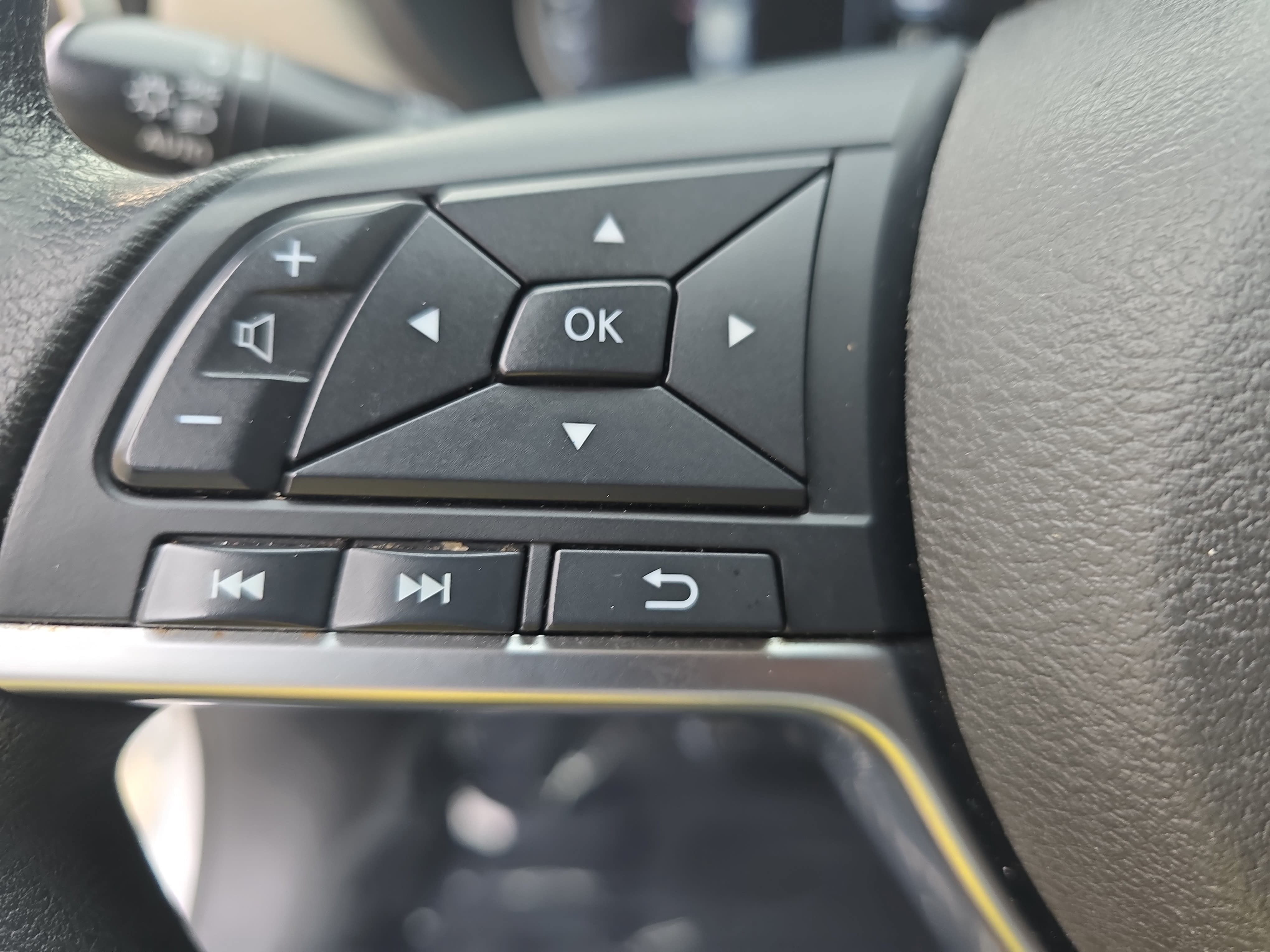 Used 2020 Nissan Versa SV FWD image 17