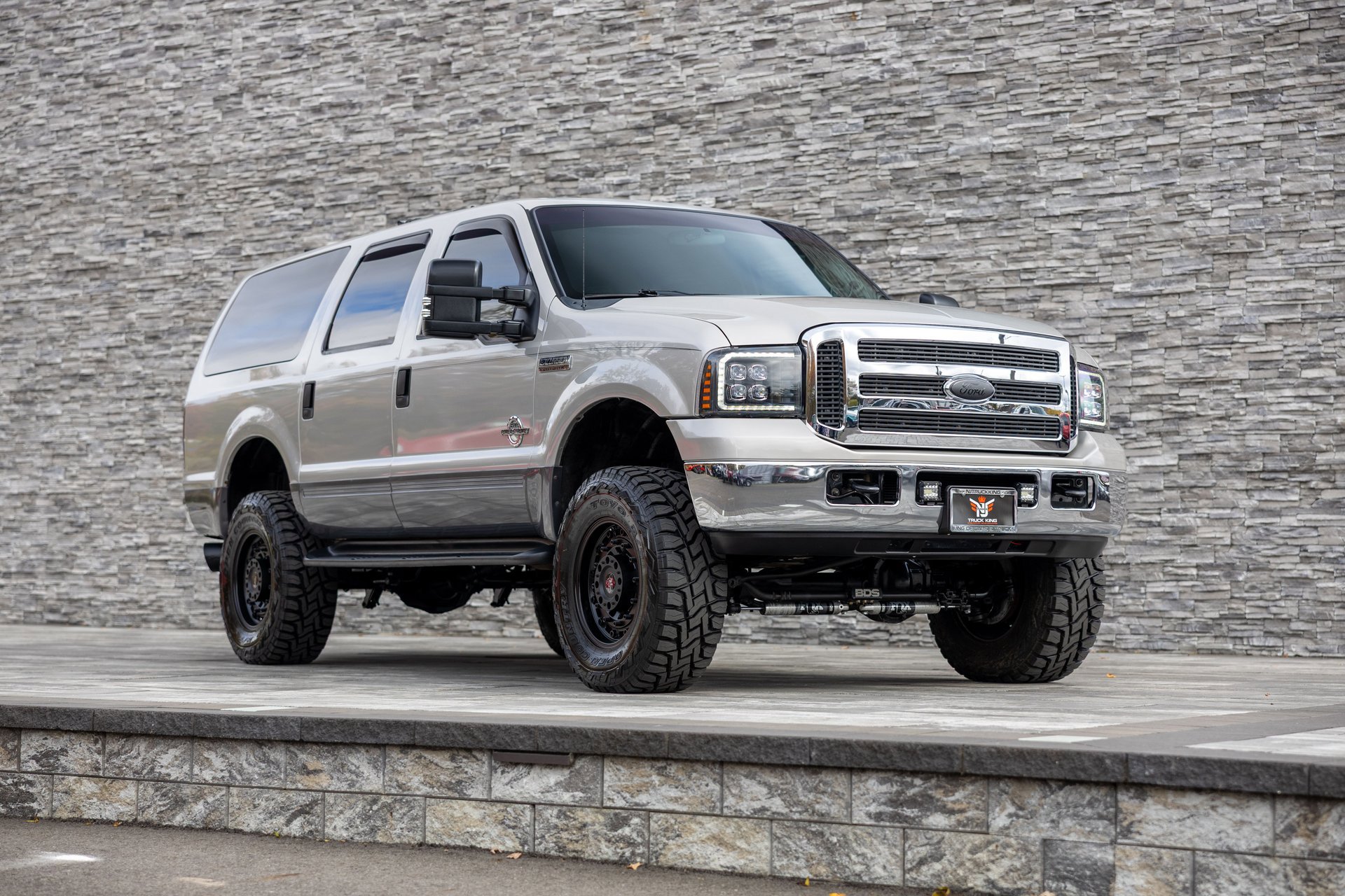 Used 2005 Ford Excursion XLS image 3