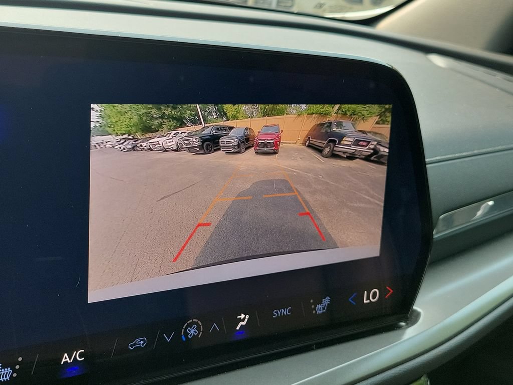 Used 2026 Chevrolet Traverse LT FWD image 32