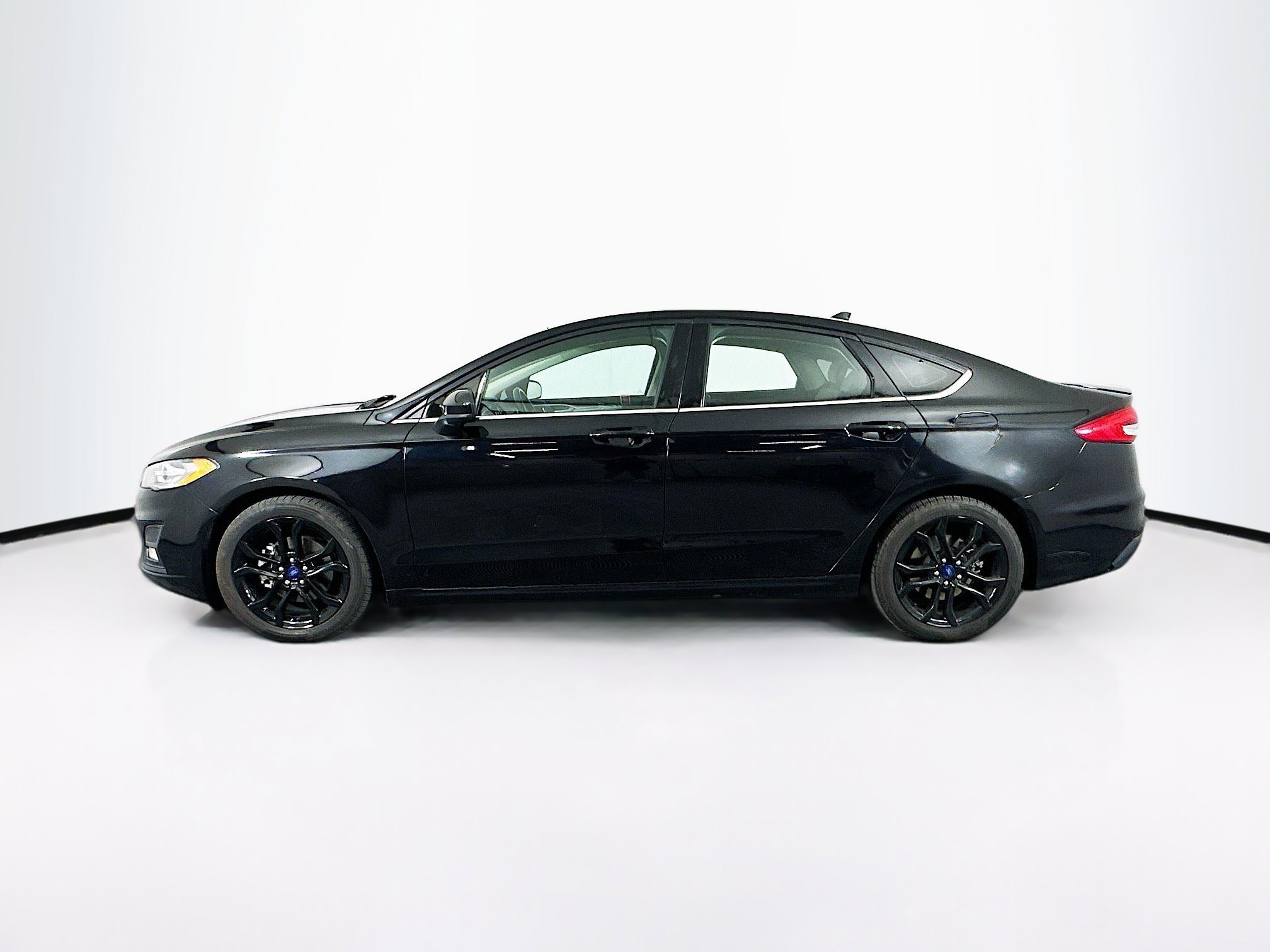 Used 2020 Ford Fusion SE w/ Equipment Group 151A FWD image 4