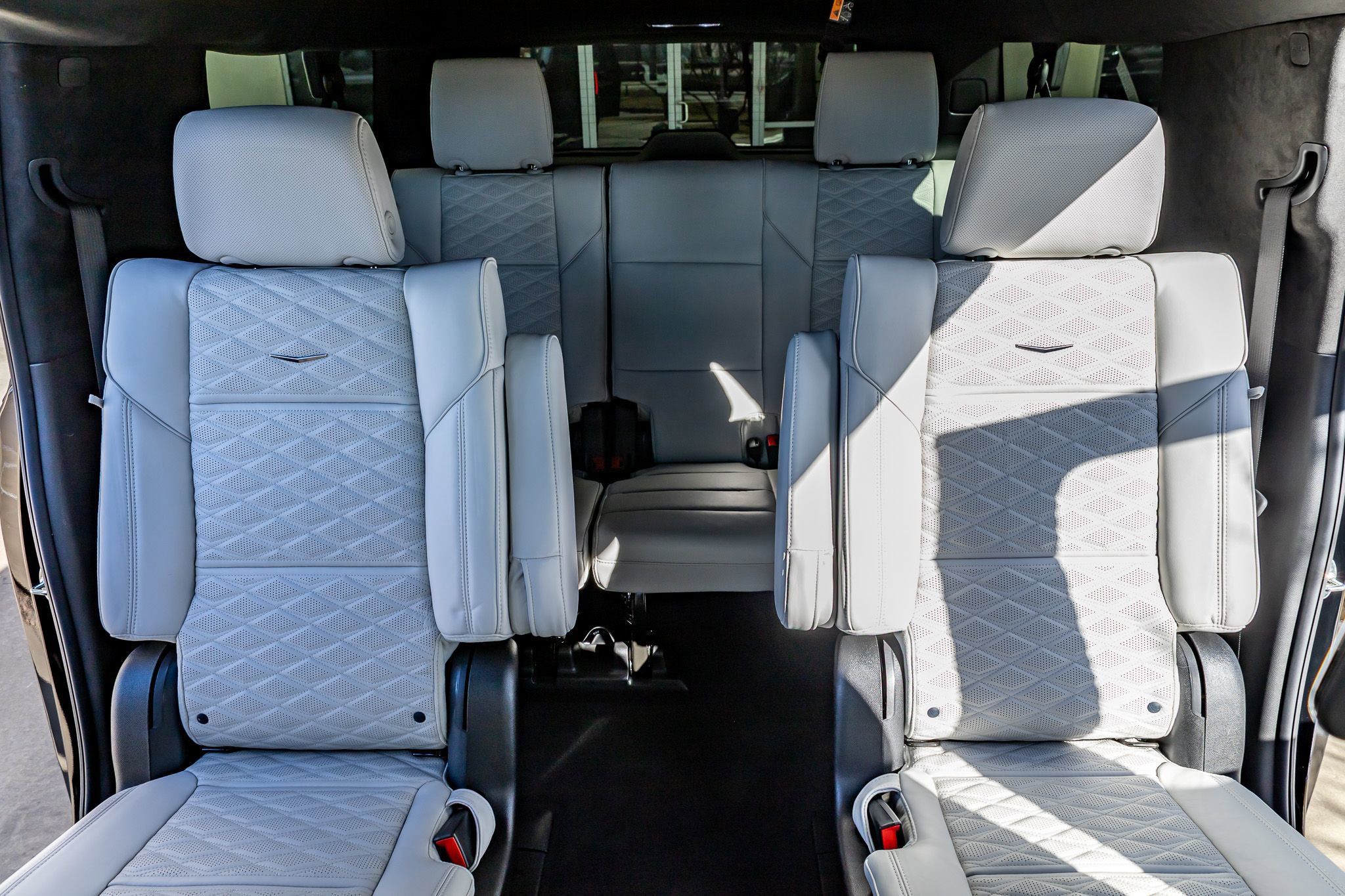 Used 2026 Cadillac Escalade ESV Platinum Sport w/ LPO, ONYX Package image 36