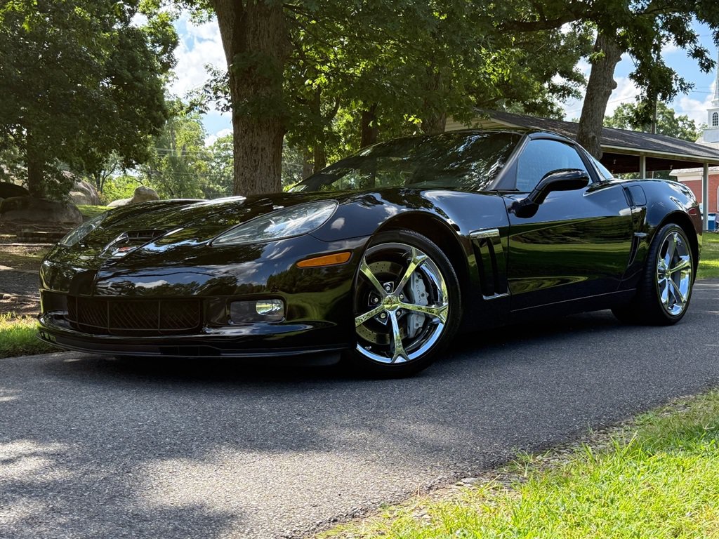 Used 2010 Chevrolet Corvette Grand Sport w/ Roof Package RWD image 2