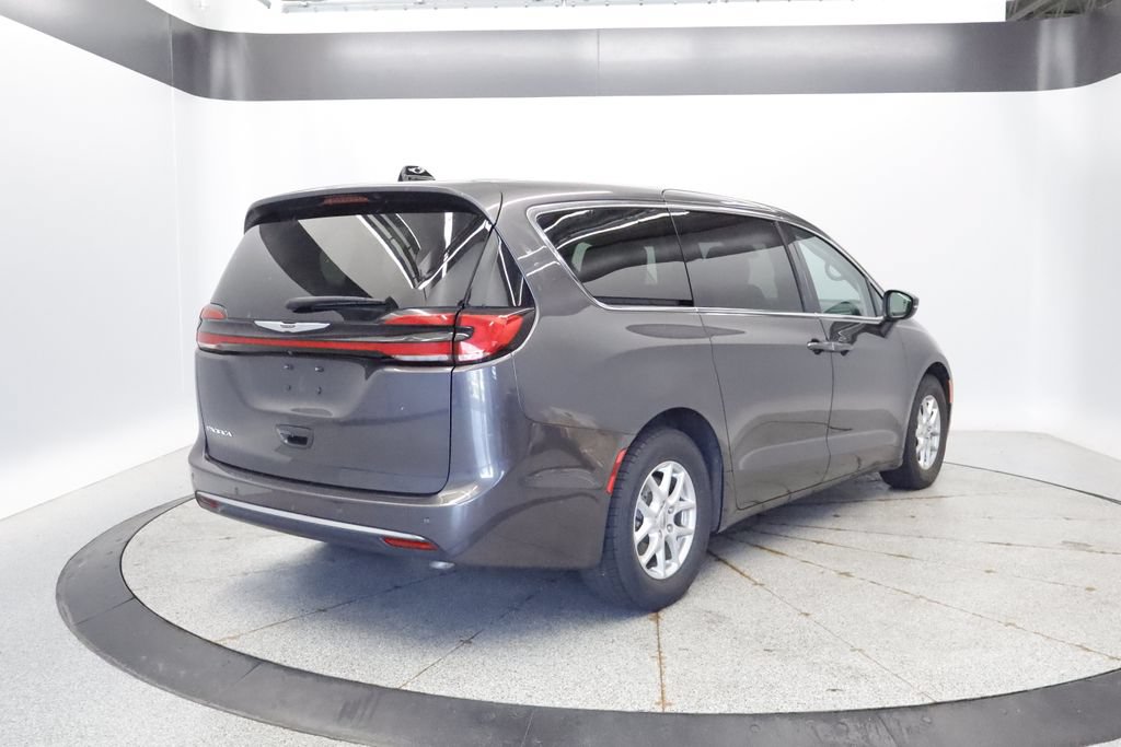 Certified 2023 Chrysler Pacifica Touring-L FWD image 6