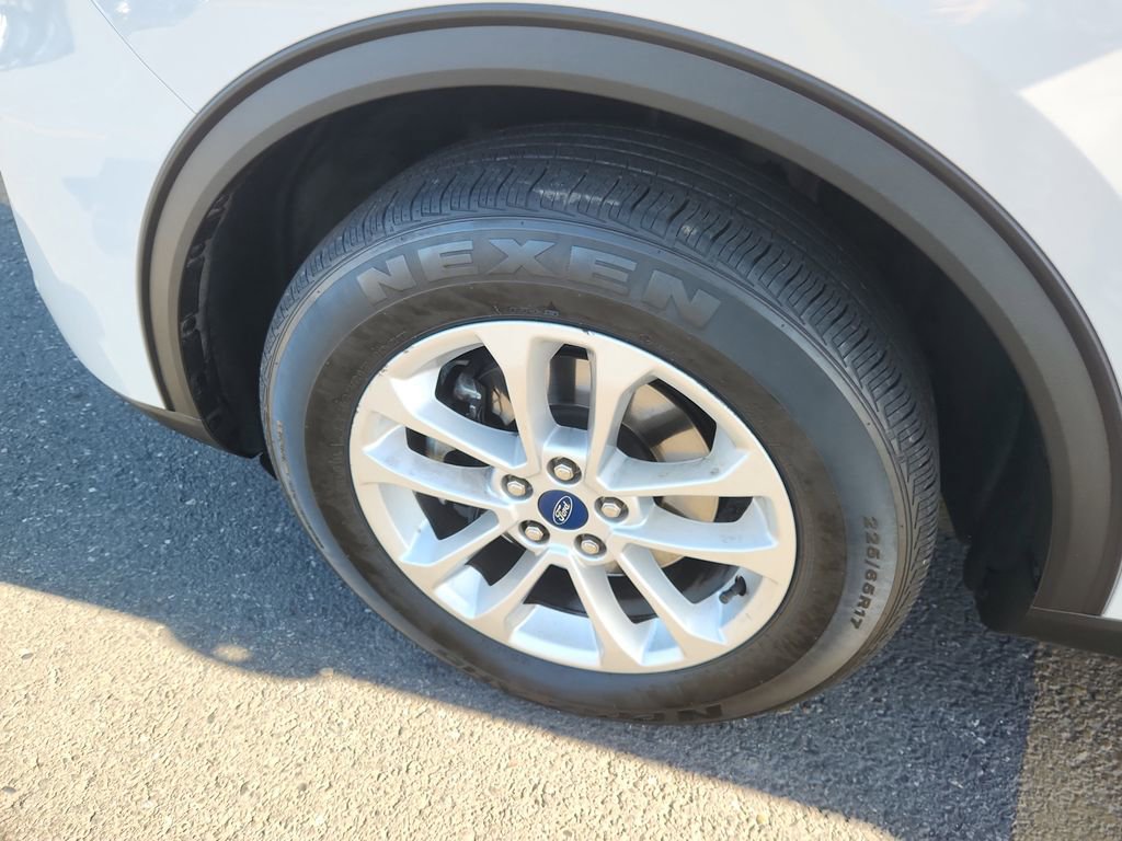 Used 2021 Ford Escape SE image 17