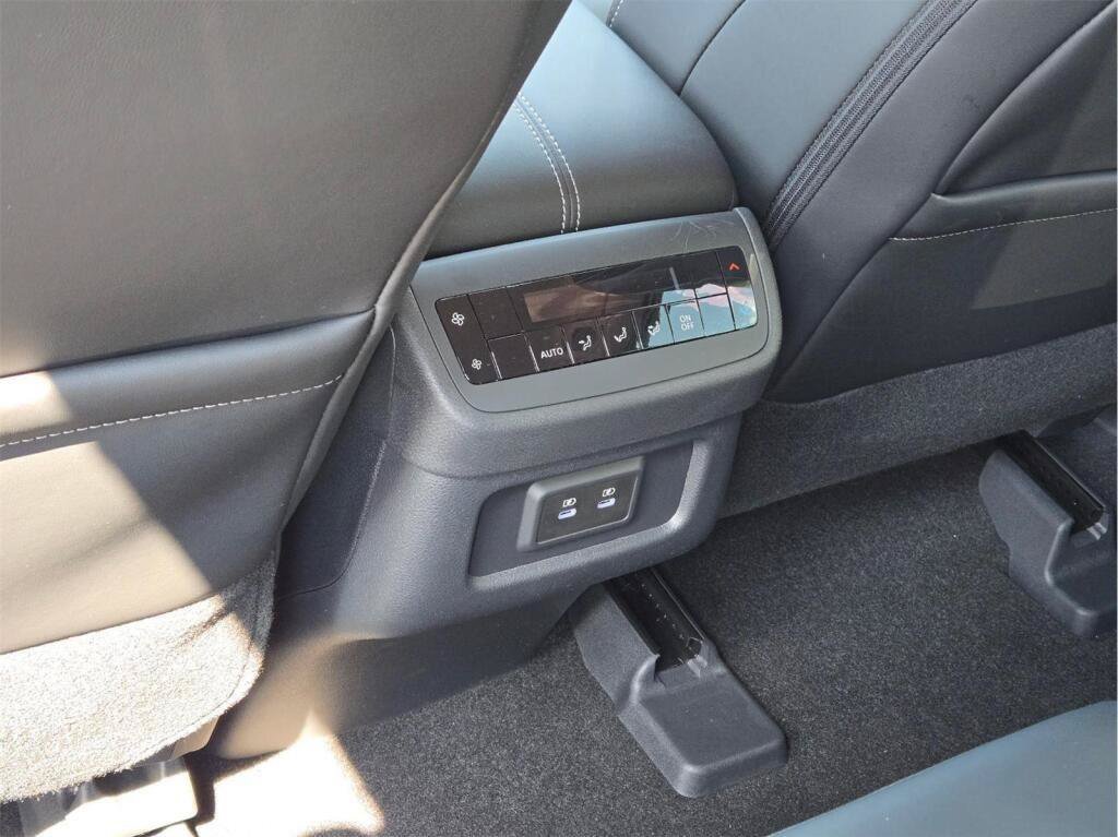 New 2026 Nissan Pathfinder SL AWD/4WD image 16