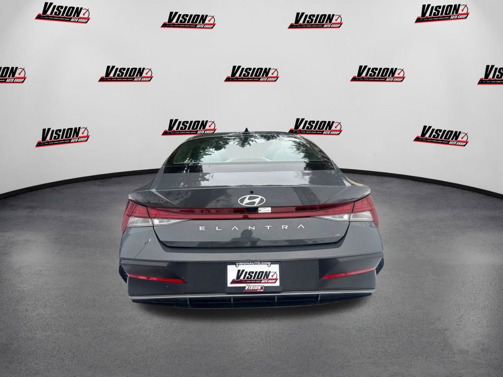 Certified 2025 Hyundai Elantra SEL image 6