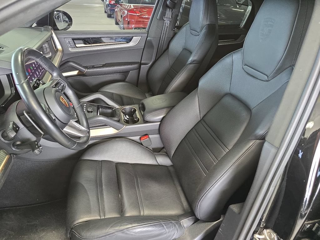 Used 2024 Porsche Cayenne Turbo GT AWD/4WD image 5