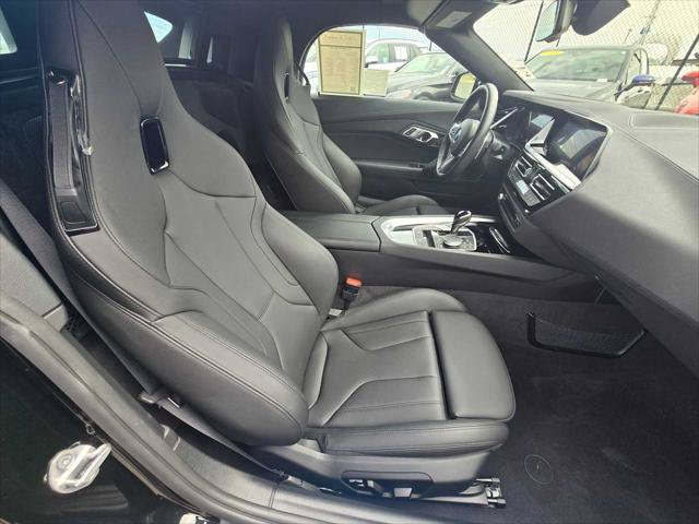 Used 2023 BMW Z4 M40i w/ Premium Package RWD image 10