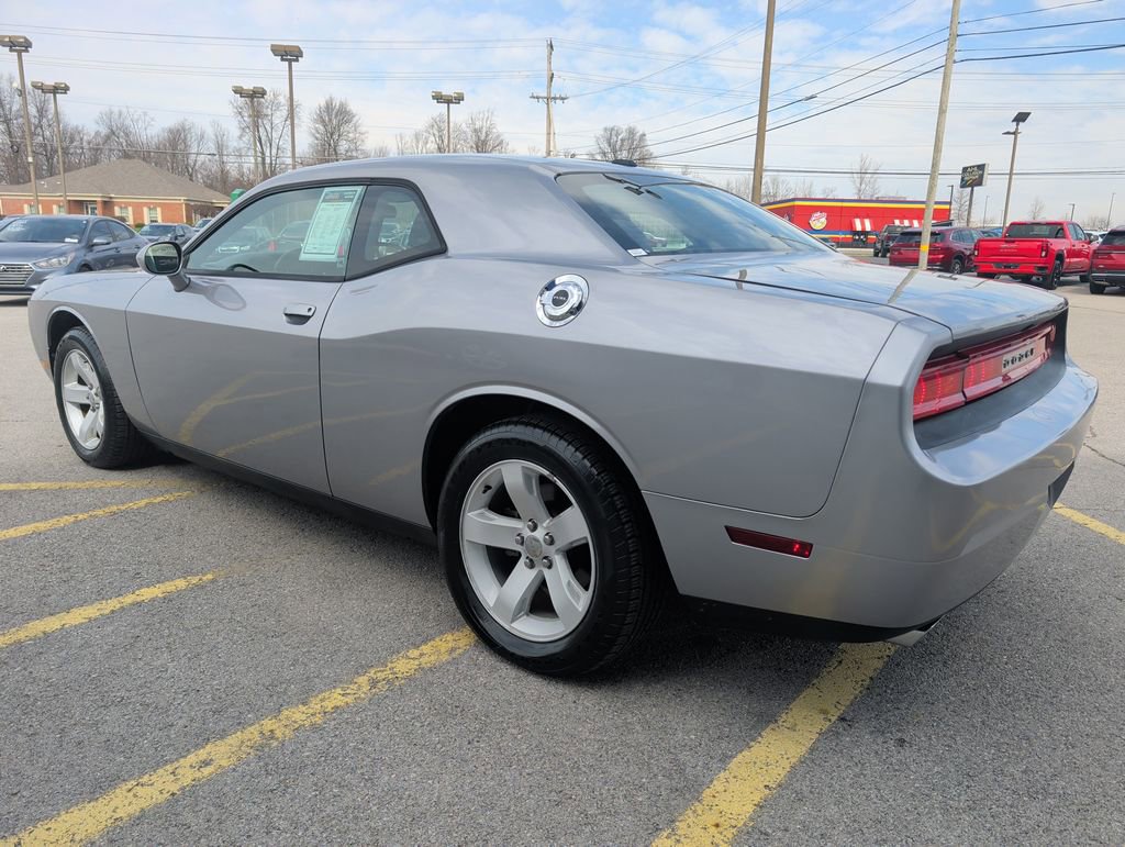 Used 2014 Dodge Challenger SXT image 5