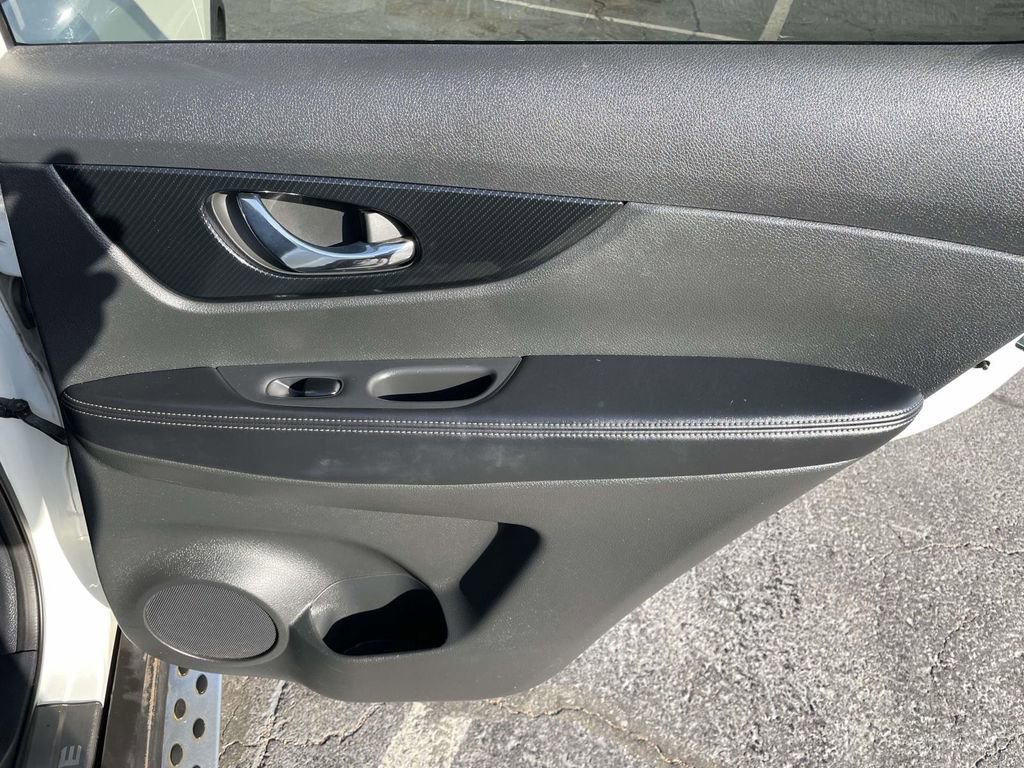 Used 2017 Nissan Rogue SL w/ SL Premium Package image 45