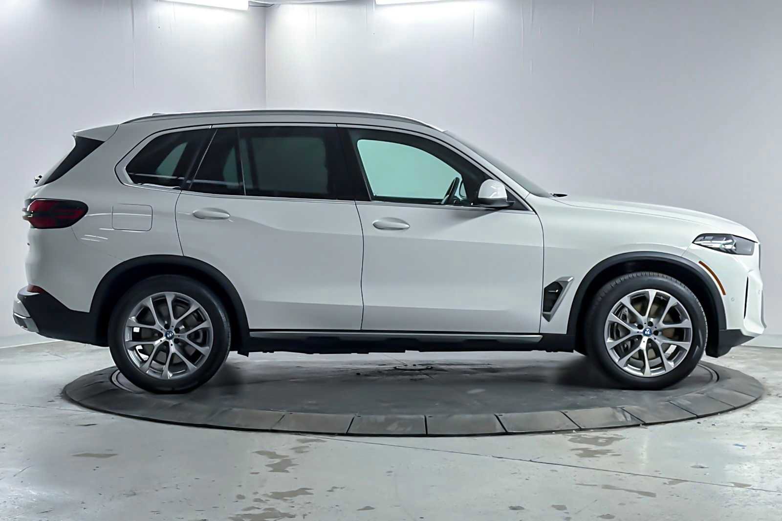 Used 2024 BMW X5 xDrive50e image 8