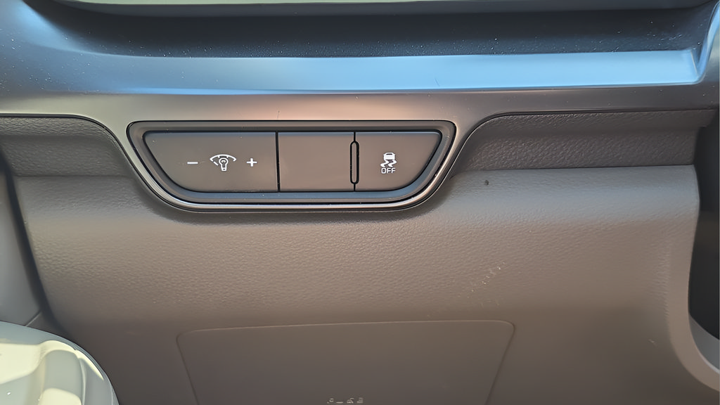 Used 2025 Kia Carnival FWD image 24