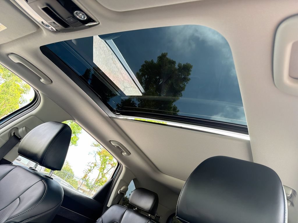 Used 2025 Kia Sorento EX w/ EX Panoramic Sunroof Package FWD image 16