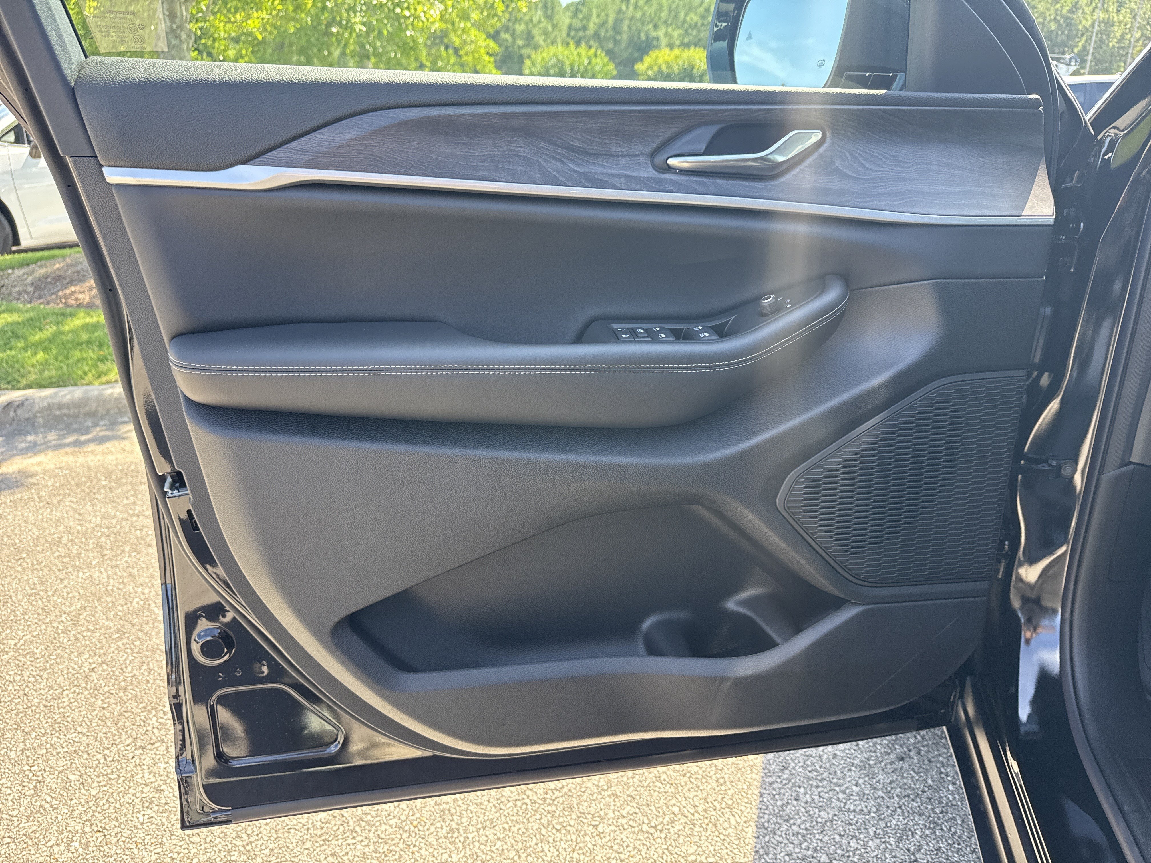 New 2026 Jeep Grand Cherokee Altitude RWD image 11