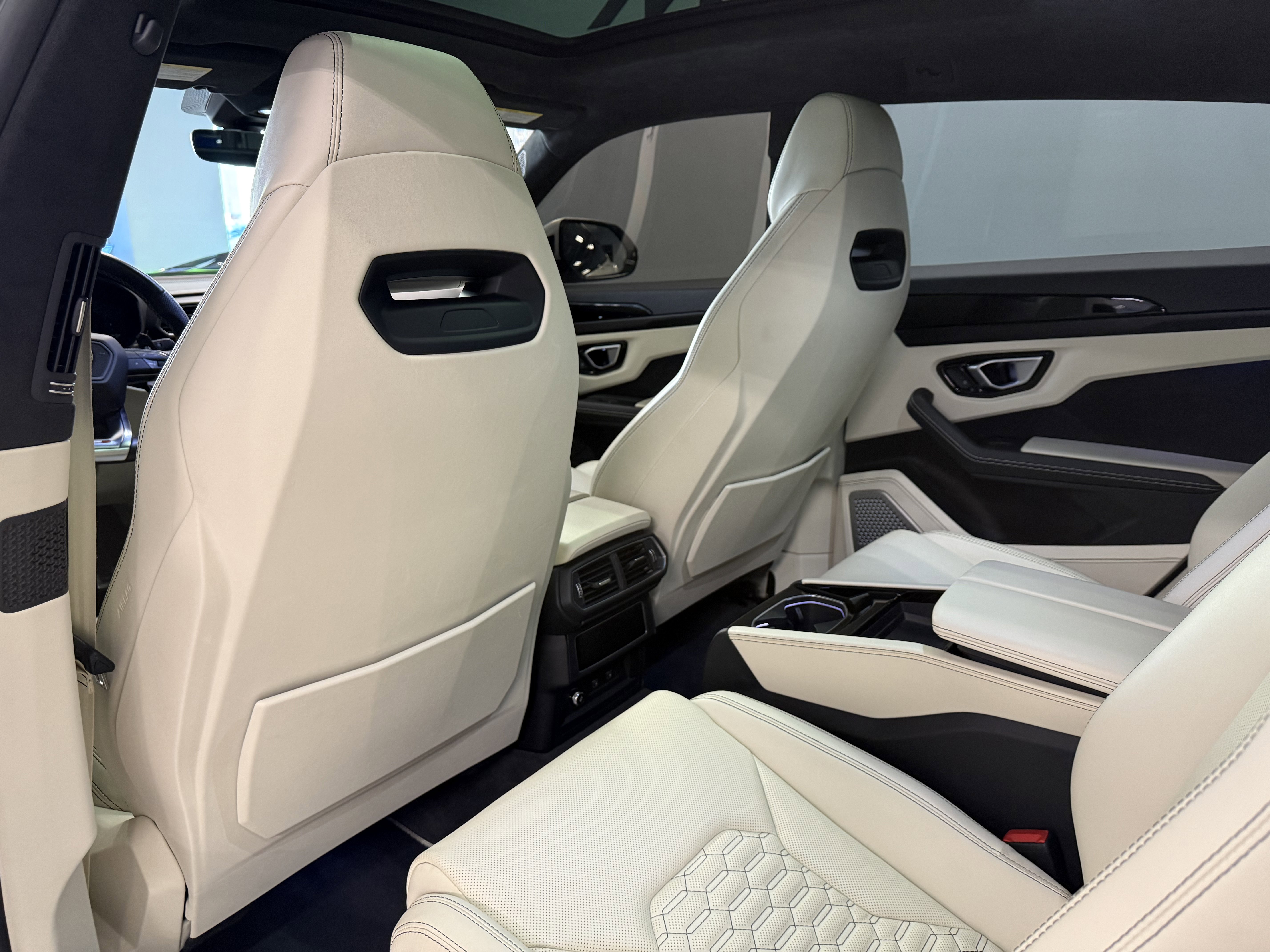 Used 2022 Lamborghini Urus image 18