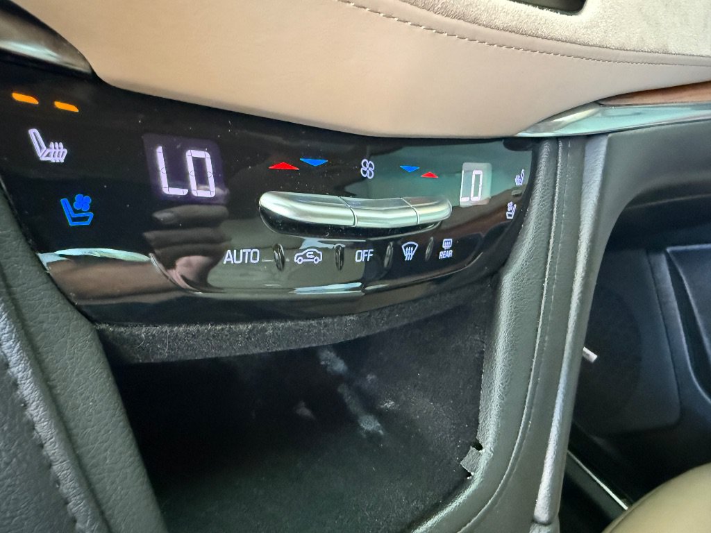 Used 2018 Cadillac XT5 Platinum w/ Driver Assist Package AWD/4WD image 18