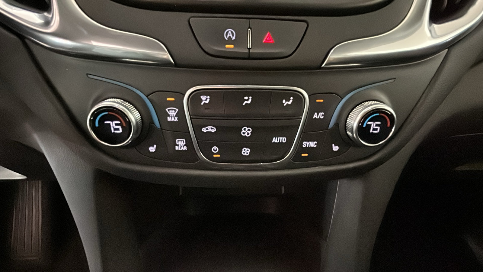 Used 2024 Chevrolet Equinox LT FWD image 27