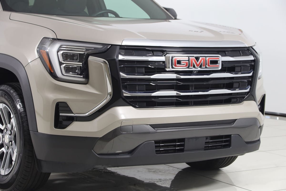 Used 2025 GMC Terrain Elevation w/ Technology Package II AWD/4WD image 35
