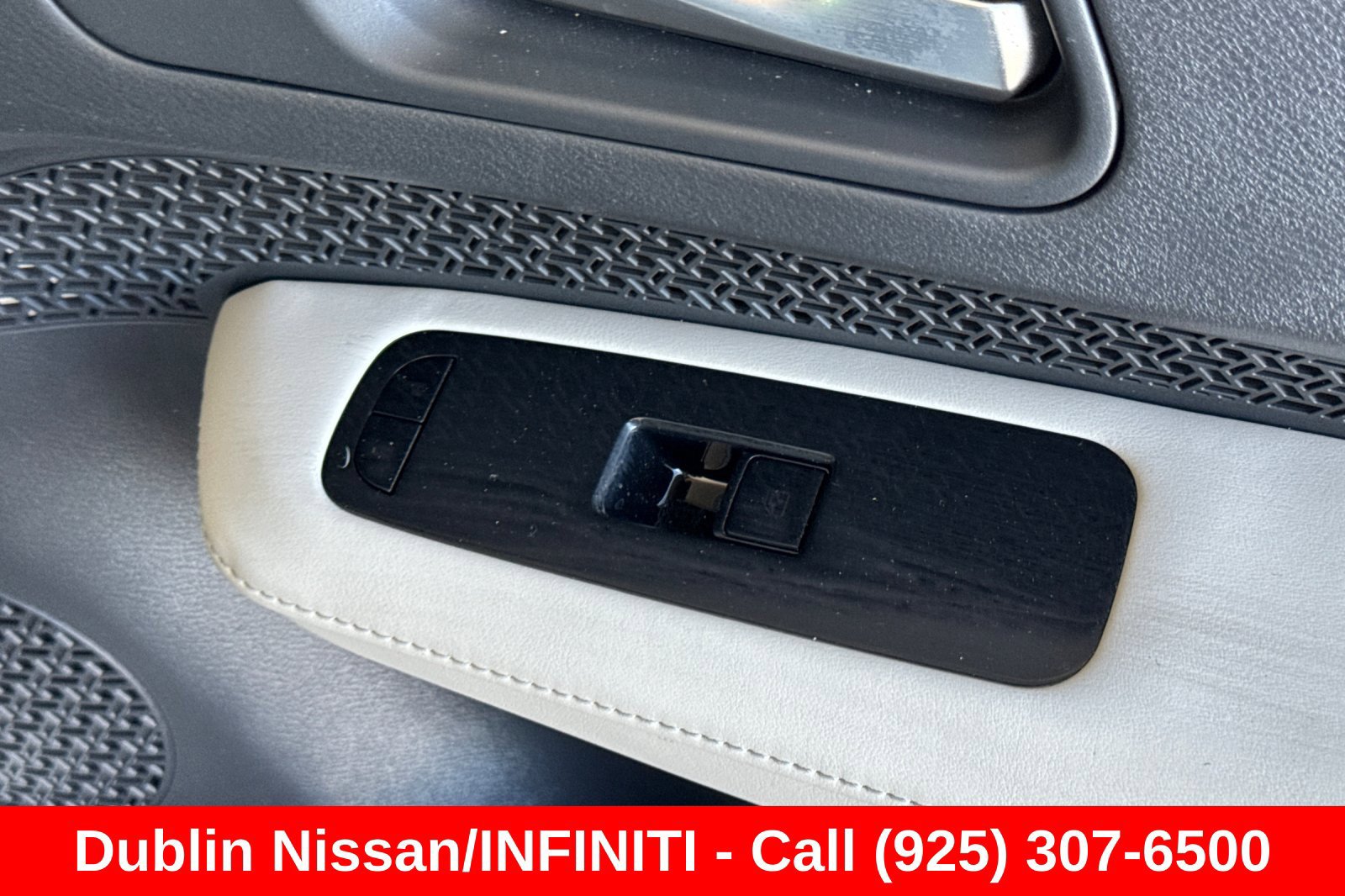 Used 2024 Nissan Ariya AWD image 23