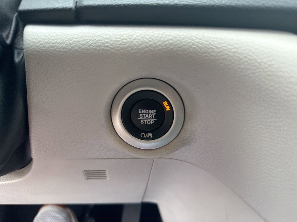 Used 2023 Chrysler Pacifica Touring-L FWD image 18