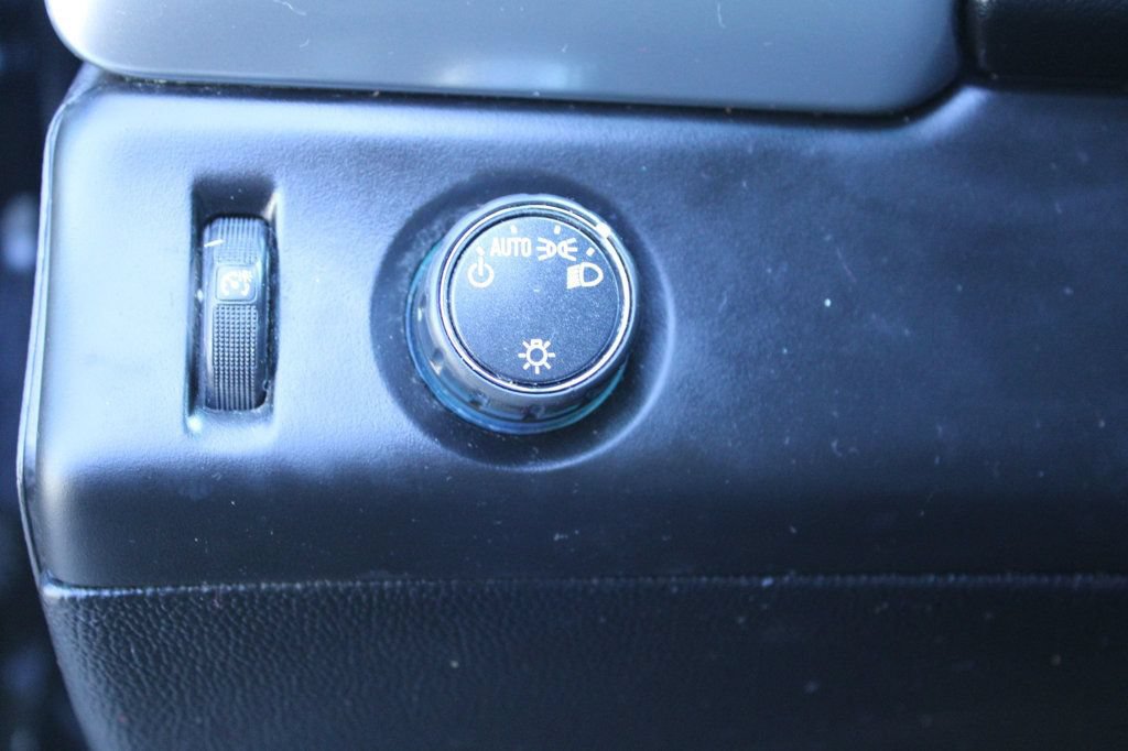 Used 2015 Chevrolet Suburban LS RWD image 27