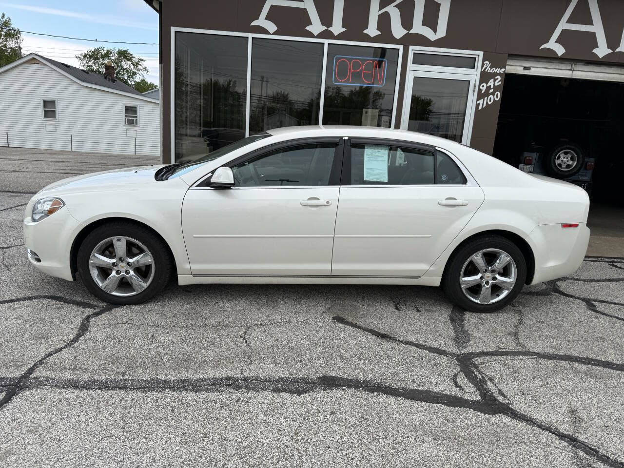 Used 2011 Chevrolet Malibu LT w/ White Diamond Premium Package FWD image 5