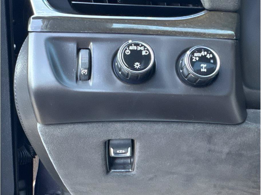 Used 2017 Cadillac Escalade Platinum AWD/4WD image 43