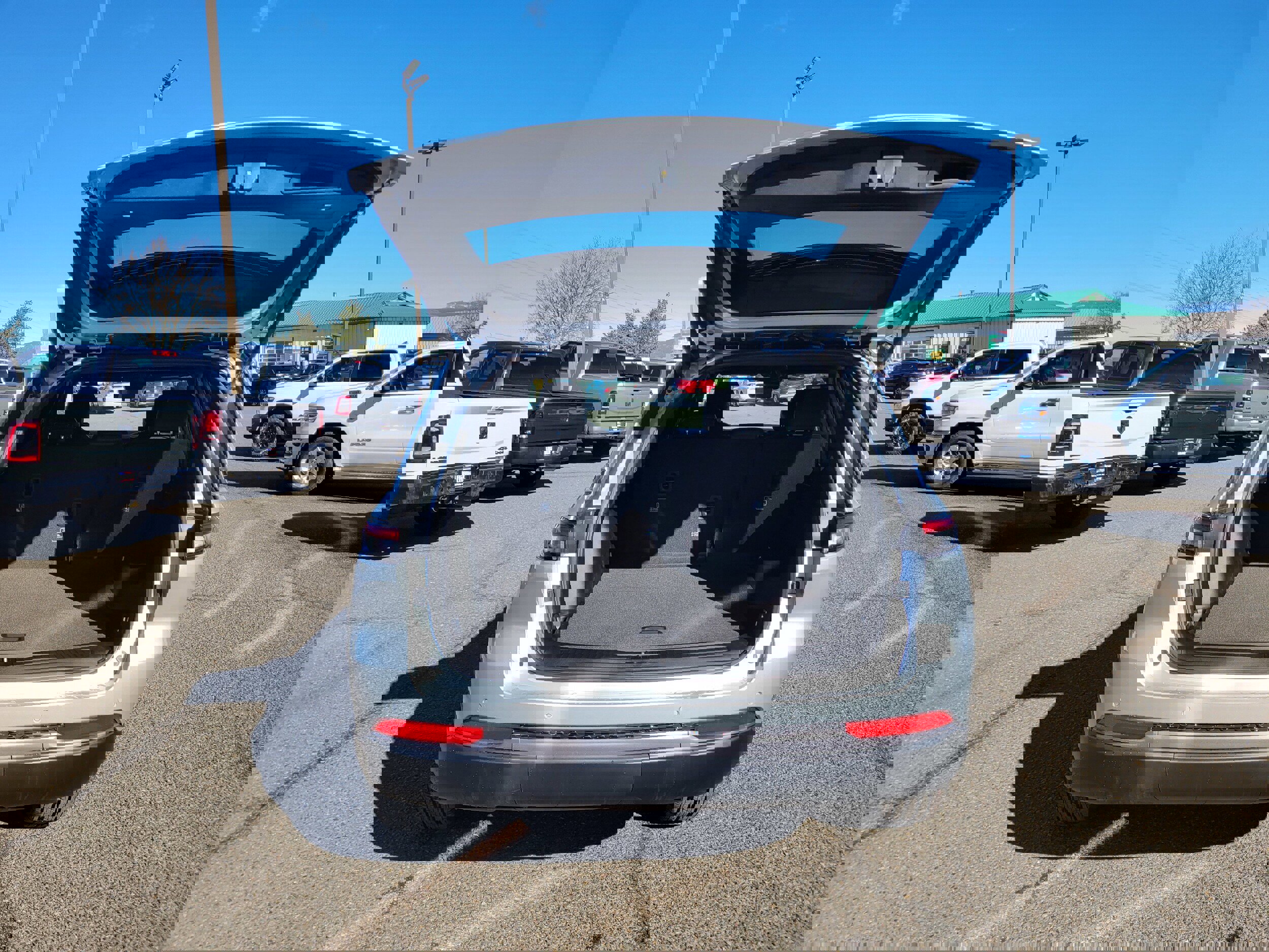 New 2026 Jeep Grand Cherokee Altitude image 11