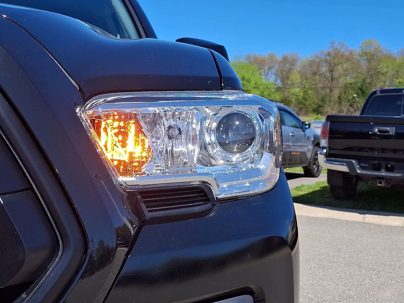 Certified 2023 Toyota Tacoma SR AWD/4WD image 12