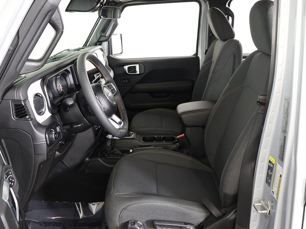 Used 2024 Jeep Wrangler Sahara image 28