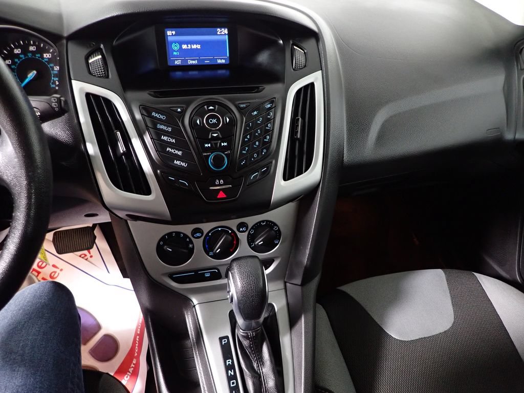 Used 2014 Ford Focus SE w/ SE Sport Package FWD image 27