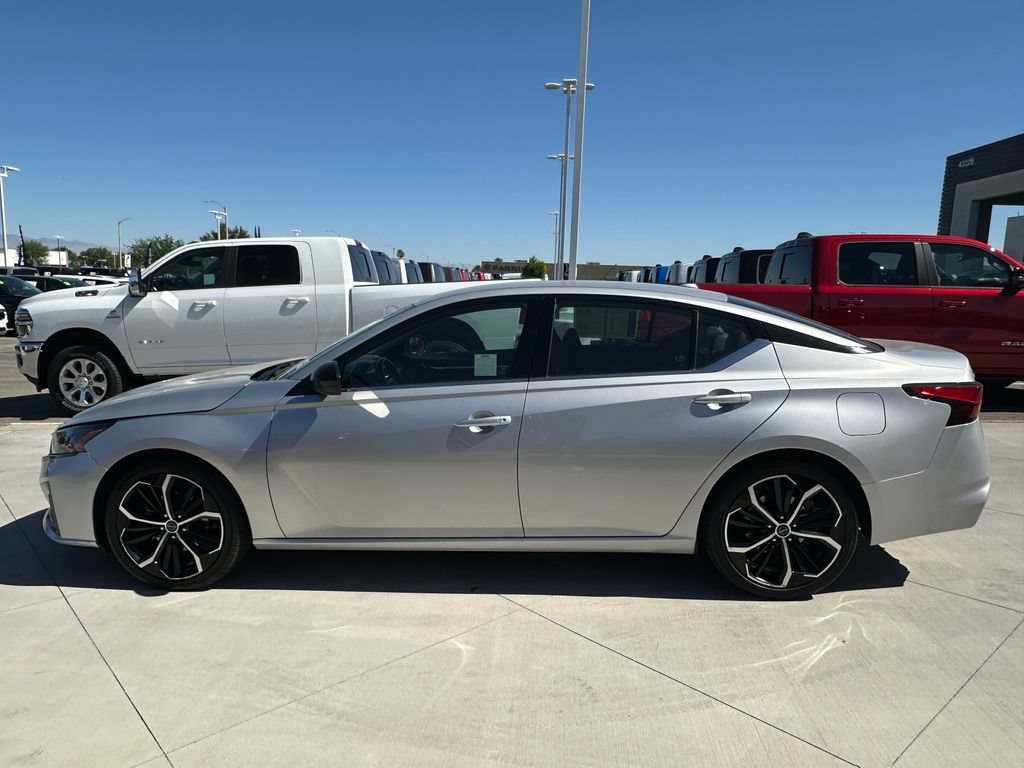 Used 2024 Nissan Altima 2.5 SR FWD image 3