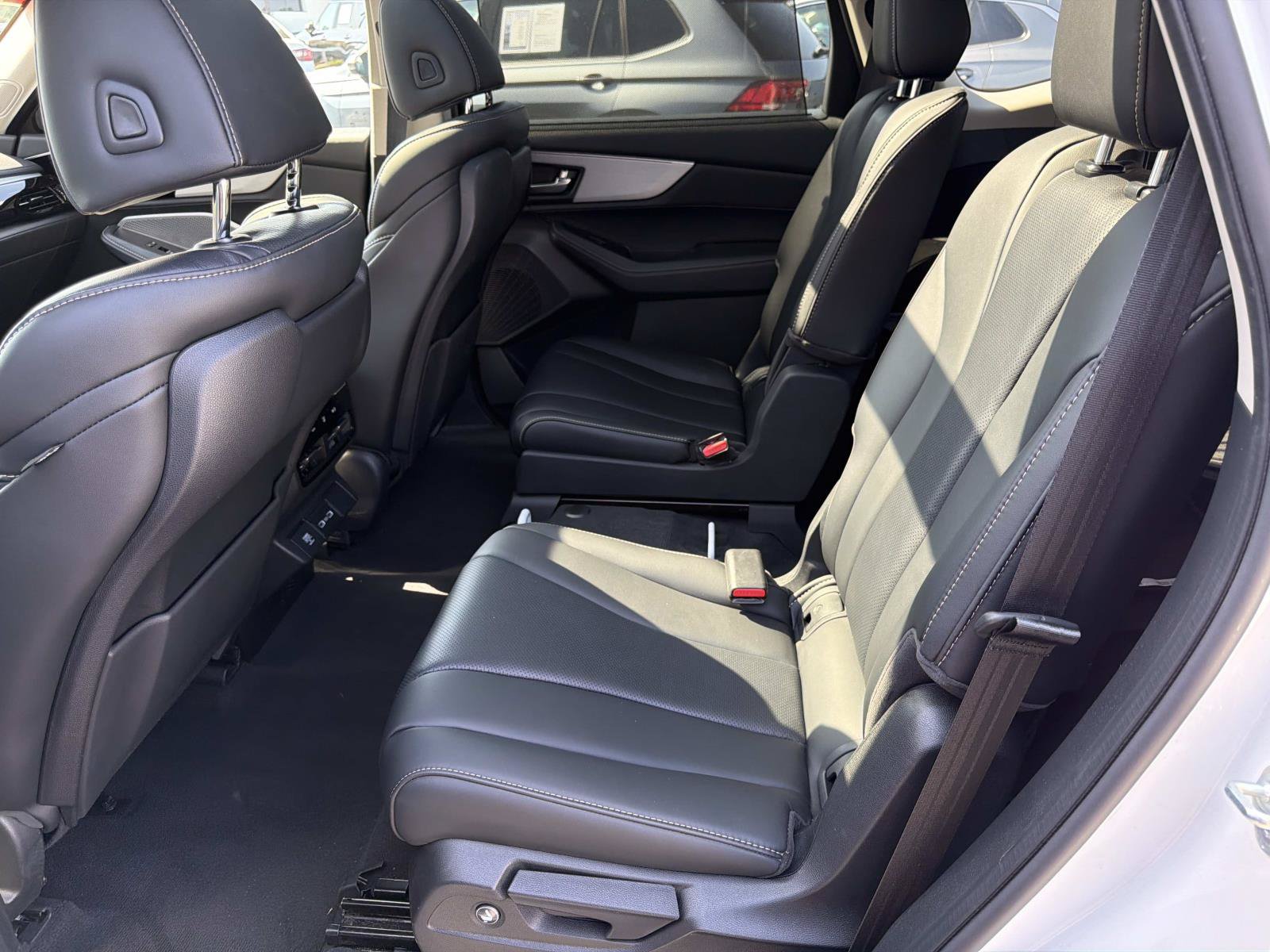 Used 2023 Acura MDX w/ Technology Package AWD/4WD image 11