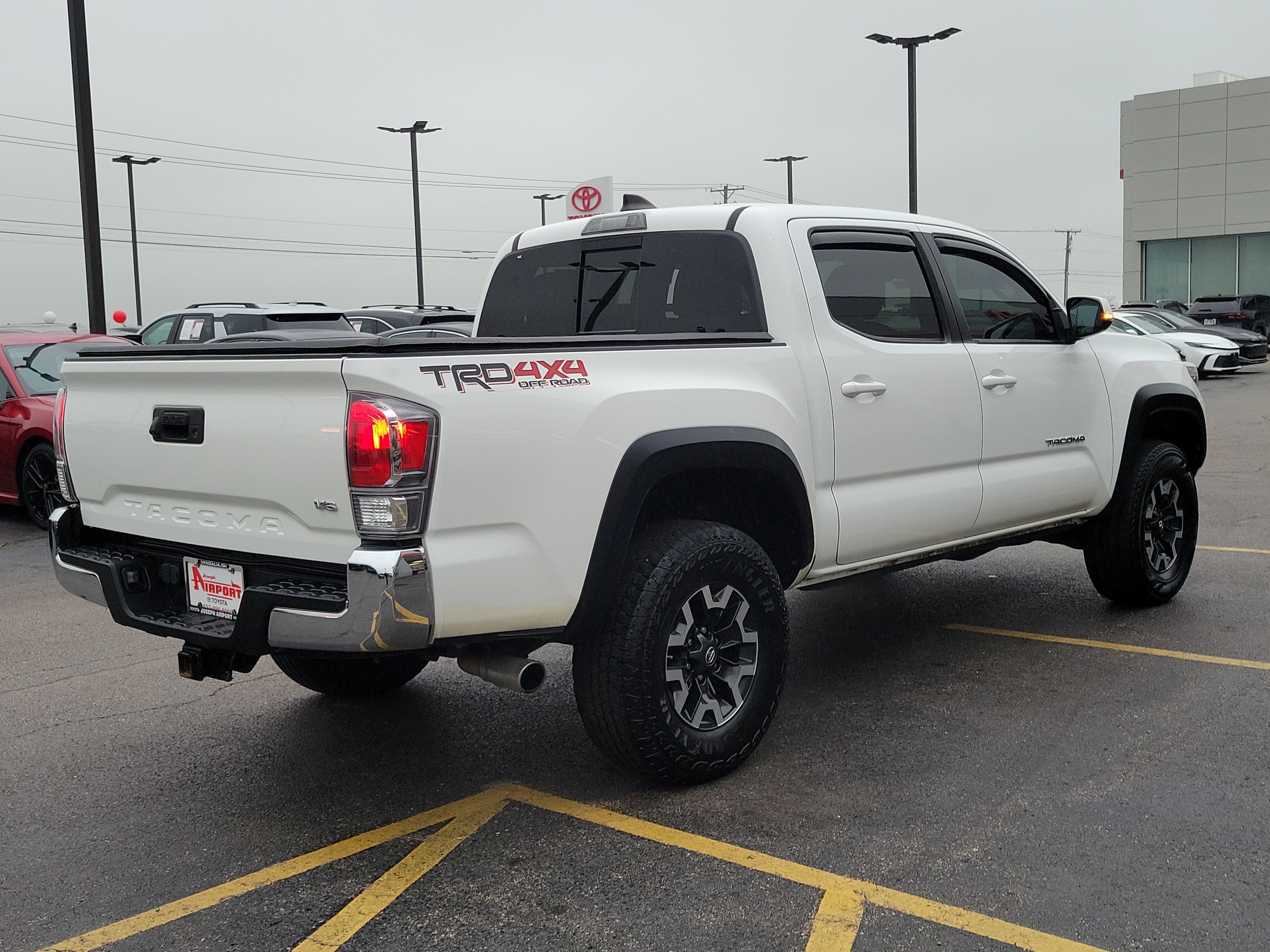 Used 2021 Toyota Tacoma TRD Off-Road AWD/4WD image 4