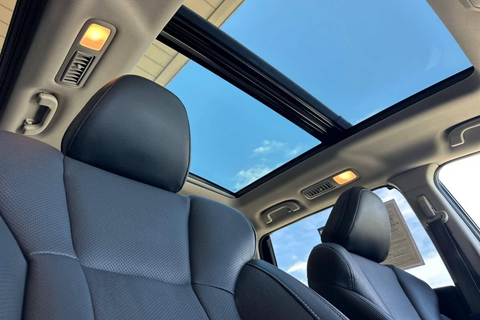 Certified 2022 Subaru Ascent Touring AWD/4WD image 17