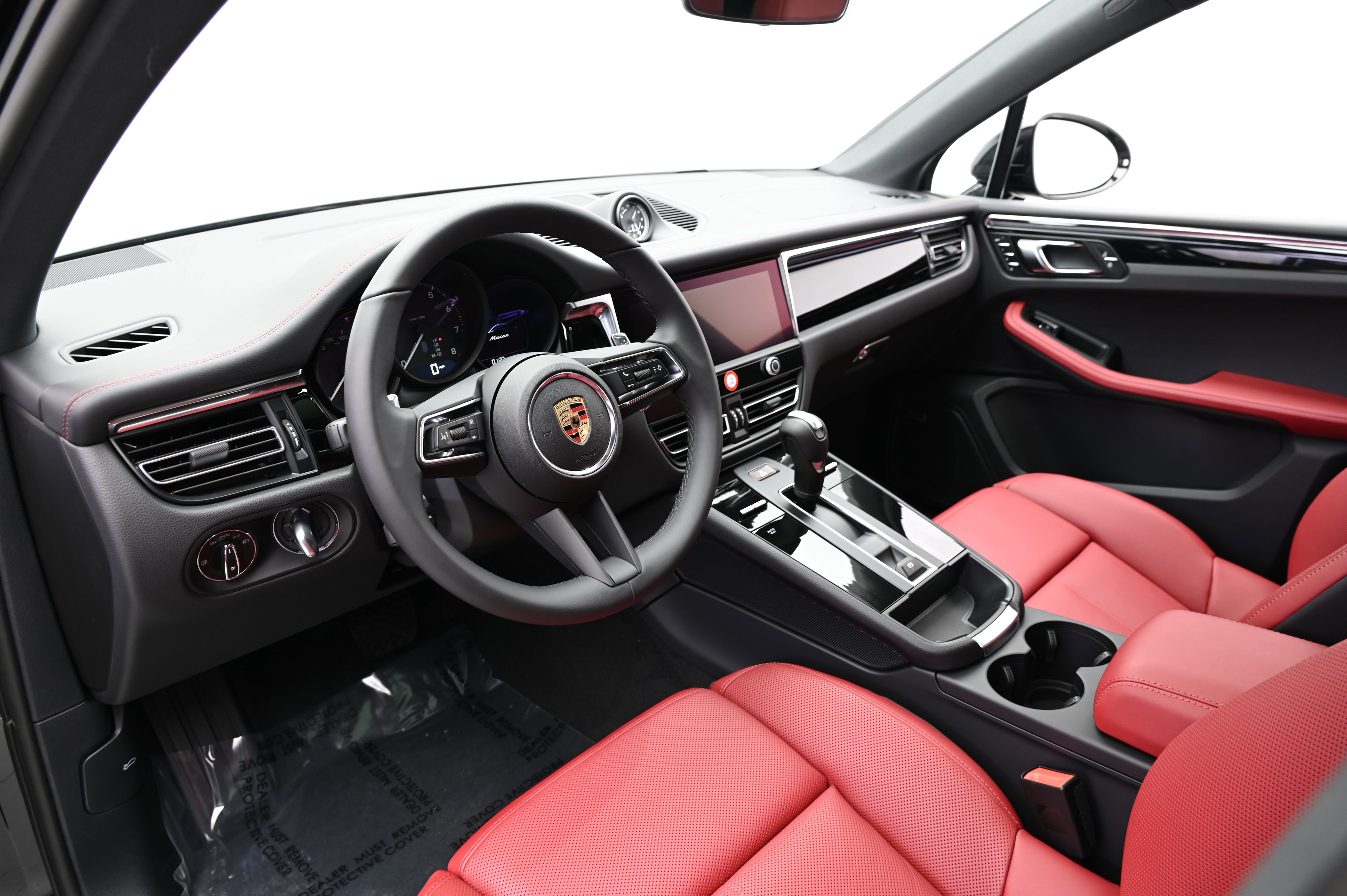 Certified 2025 Porsche Macan image 37