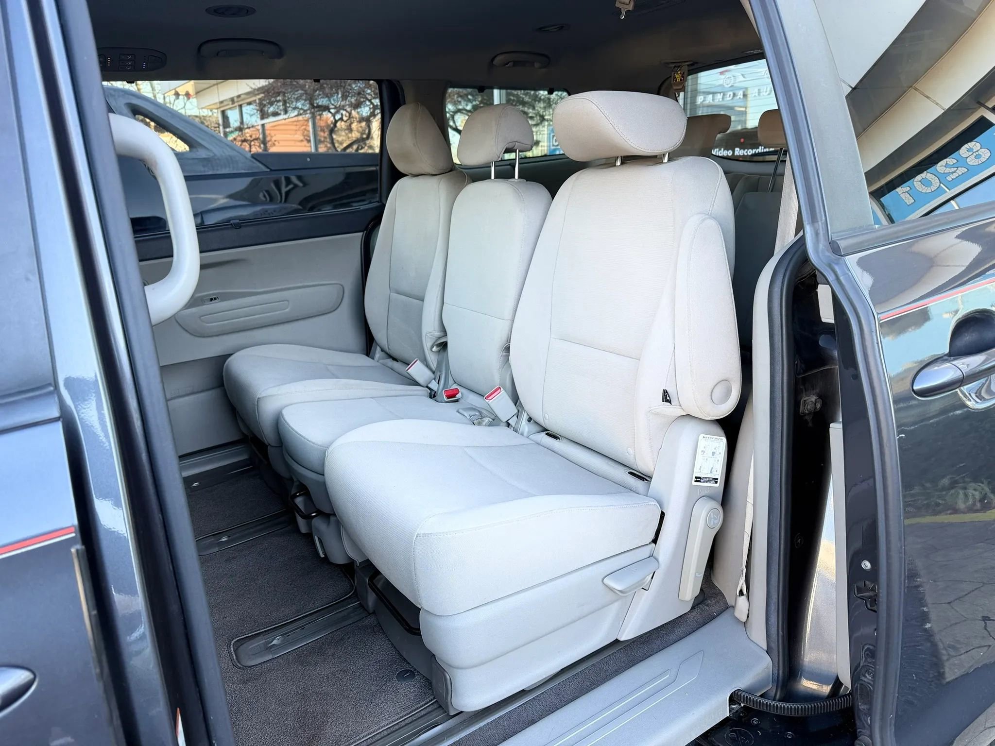 Used 2015 Kia Sedona LX w/ LX Convenience Package image 26