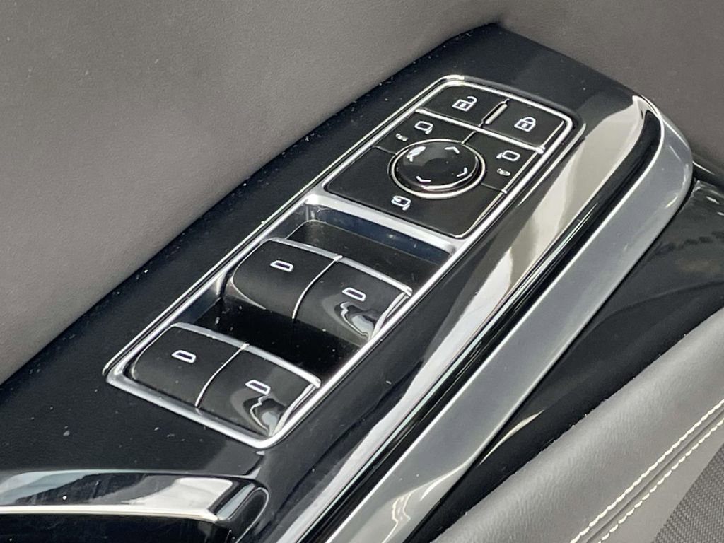 Certified 2025 Cadillac Escalade ESV Sport Platinum image 18