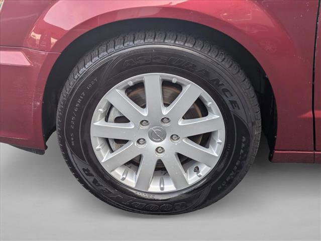 Used 2015 Chrysler Town & Country Touring image 24