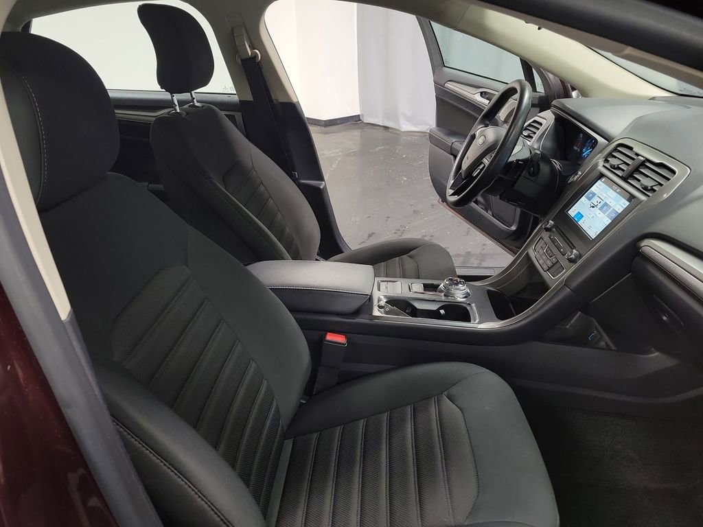 Used 2018 Ford Fusion SE w/ Fusion SE Technology Package image 21