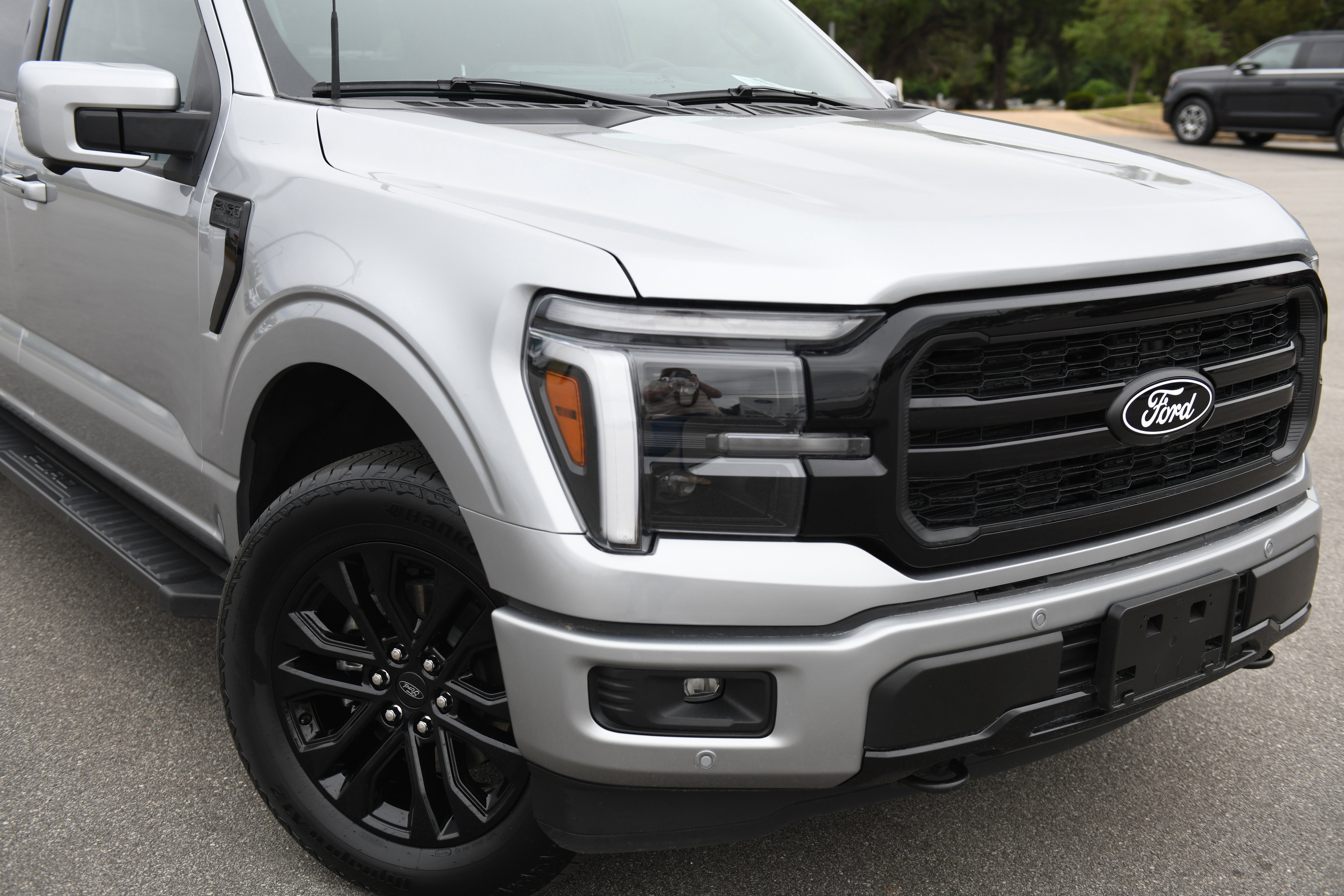 Used 2025 Ford F150 Lariat w/ Equipment Group 501A Mid AWD/4WD image 3