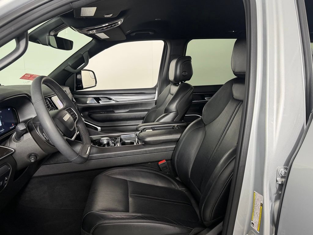 Used 2024 Jeep Wagoneer 2WD image 21