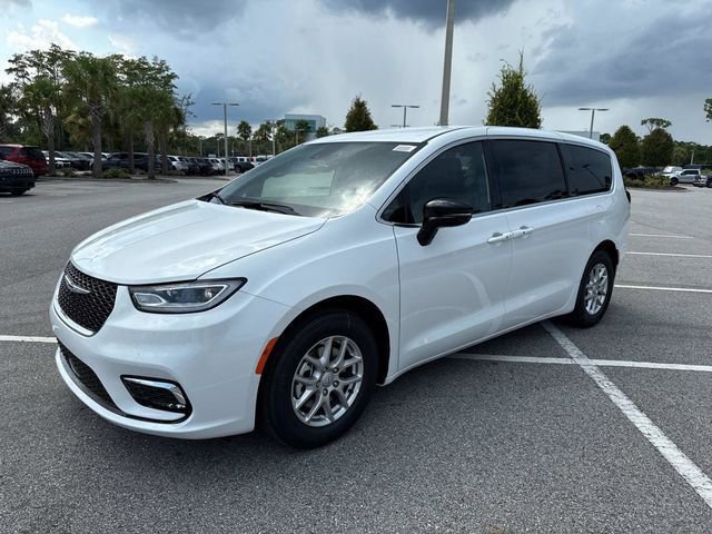 New 2026 Chrysler Pacifica Select image 7