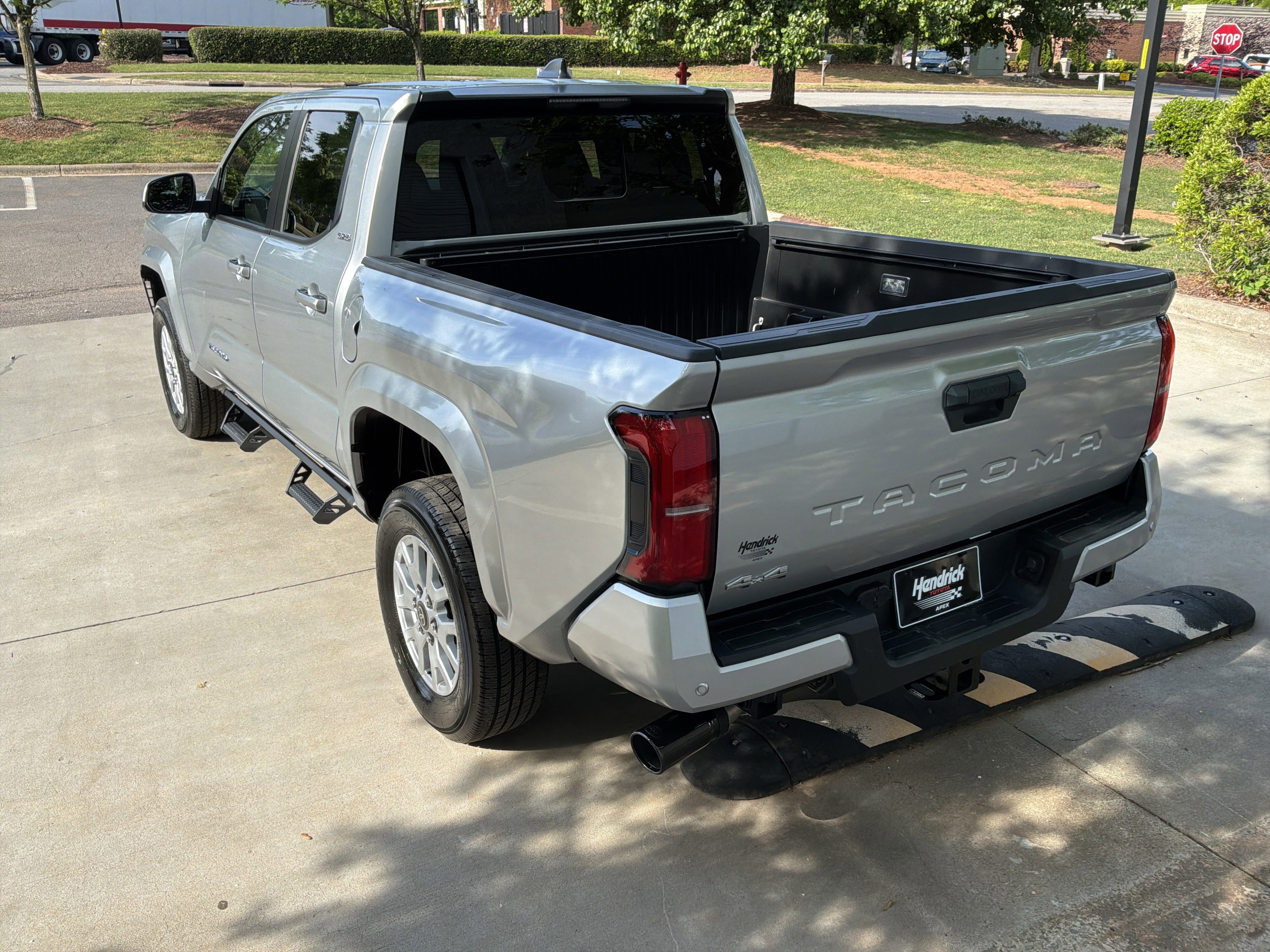 Used 2024 Toyota Tacoma SR5 AWD/4WD image 8