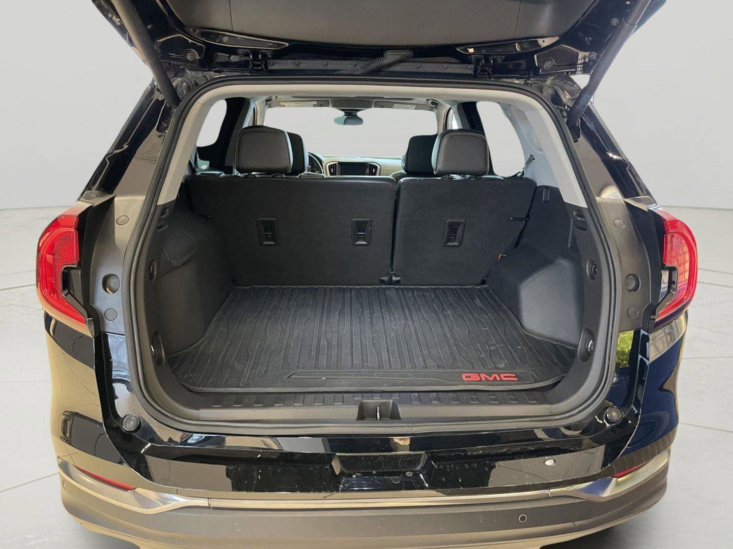 Used 2022 GMC Terrain AT4 w/ Infotainment Package II image 9