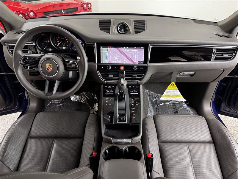 Used 2025 Porsche Macan w/ Premium Package Plus AWD/4WD image 30