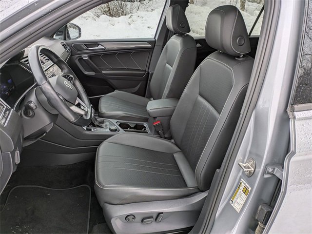 Used 2023 Volkswagen Tiguan SE R-Line image 7