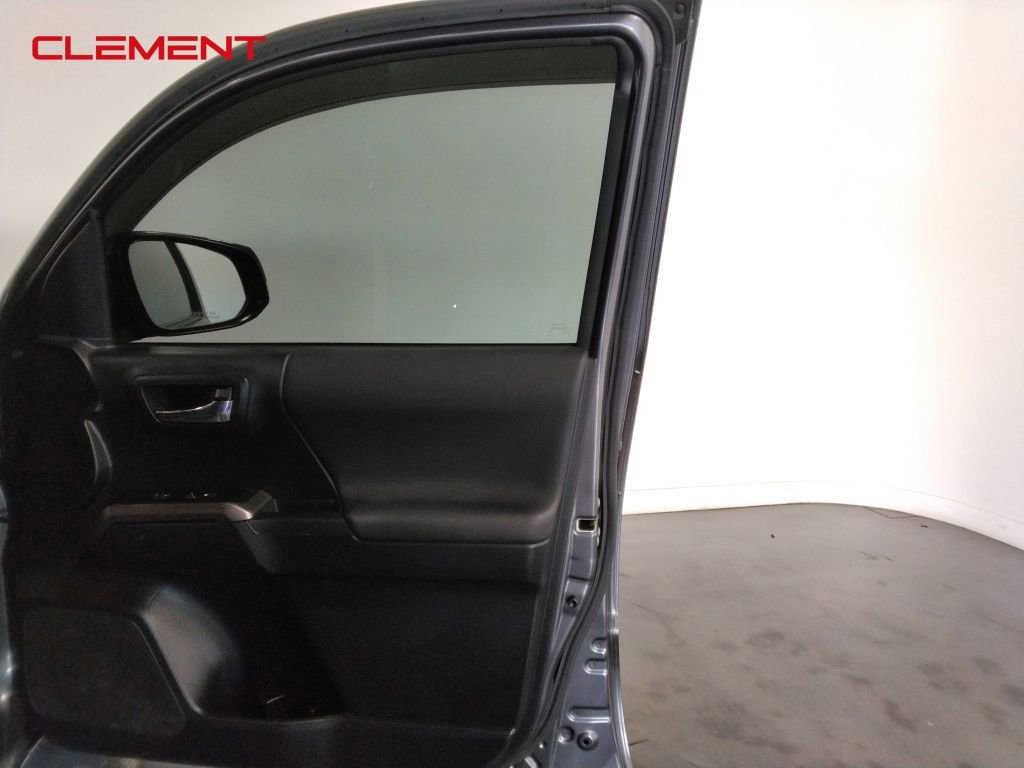 Used 2018 Toyota Tacoma TRD Off-Road image 30