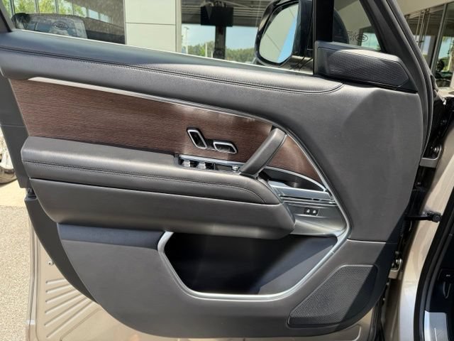 Used 2023 Land Rover Range Rover Autobiography AWD/4WD image 16
